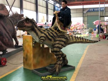 Animatronic Carnotaurus ride