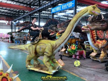 animatronic Brachiosaurus ride