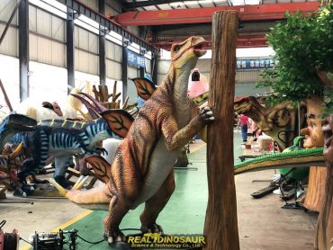 animatronic dinosaur sculpture