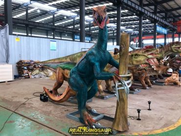 realistic dinosaur statues