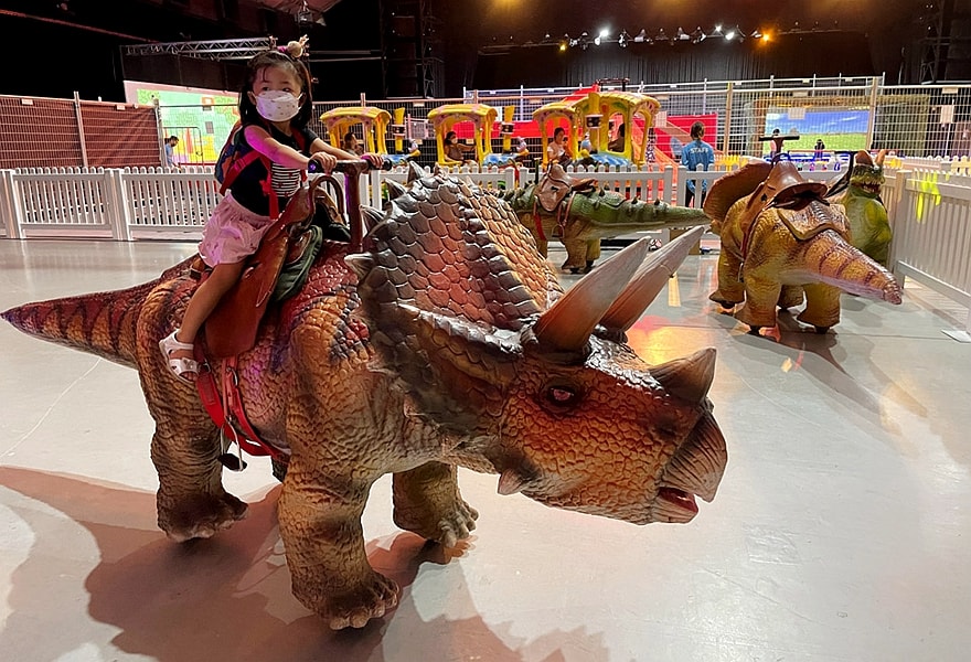 kids ride on dinosaur